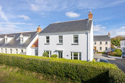 6 bedroom link detached house for sale, North Clifton, St. Martin, Guernsey