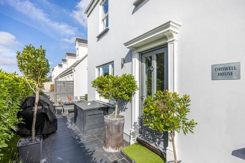 6 bedroom link detached house for sale, North Clifton, St. Martin, Guernsey