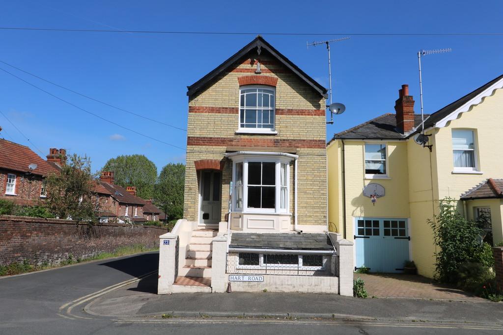 Hart Road, Dorking 2 bed for sale £325,000