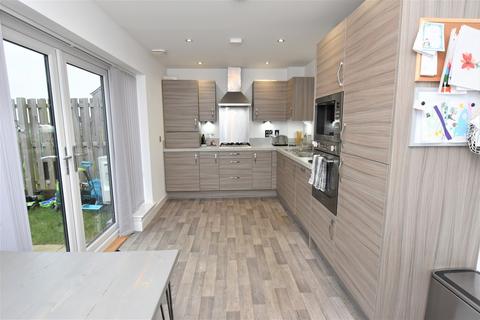 99 Douglas Davidson Drive, Rattray, Blairgowrie, PH10 7FG