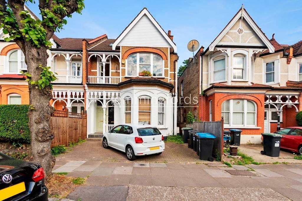 Broomfield Avenue, Palmers Green, N13 2 bed apartment £1,750 pcm (£