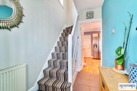 3 bedroom semi-detached house for sale - St. Johns Road, Collier Row, Romford