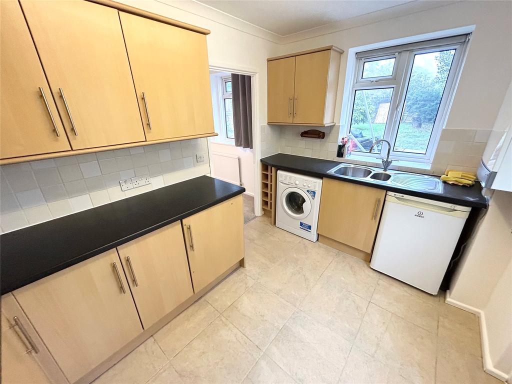 Waterloo Road, Wokingham, Berkshire... 3 bed semidetached house £