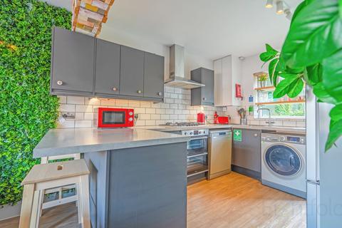 6 bedroom end of terrace house to rent, Widdicombe Way, Brighton