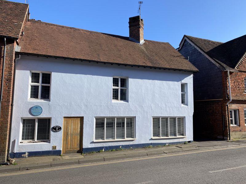 Petworth Road, Haslemere Beautifully presented with No Onward Chain 2