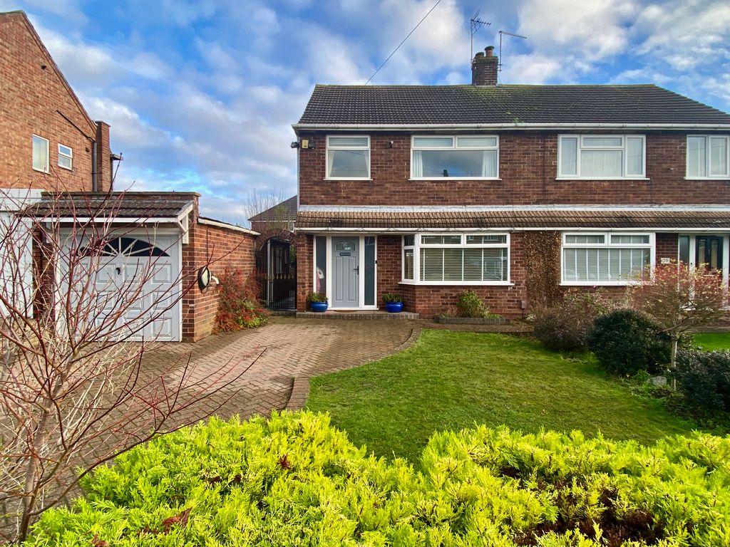 Clumber Drive, Radcliffe on Trent NG12 1DA 3 bed semi-detached house ...