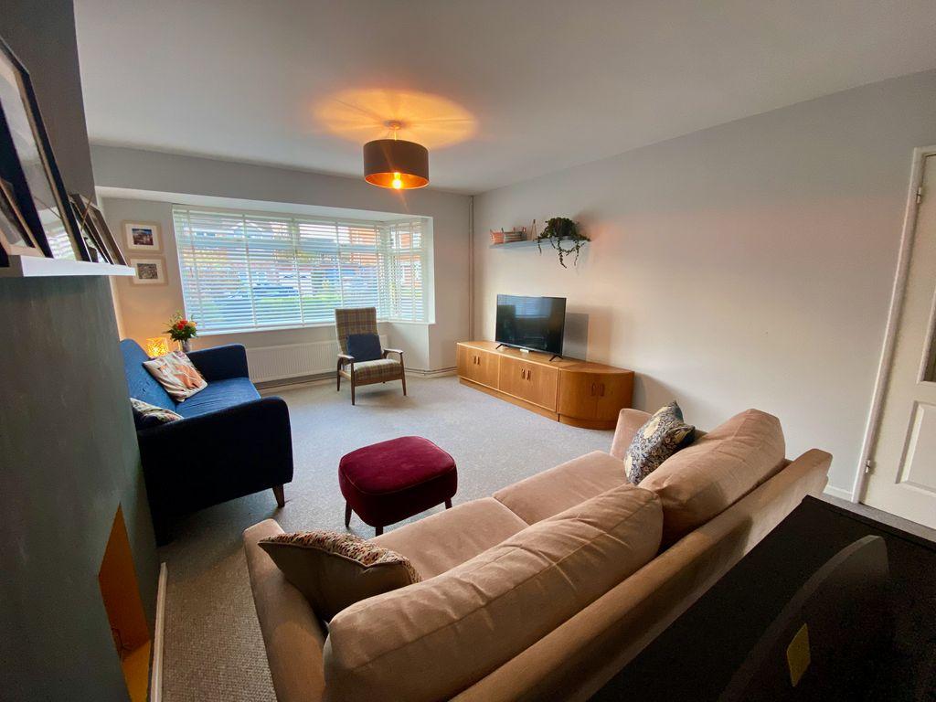 Clumber Drive, Radcliffe on Trent NG12 1DA 3 bed semidetached house