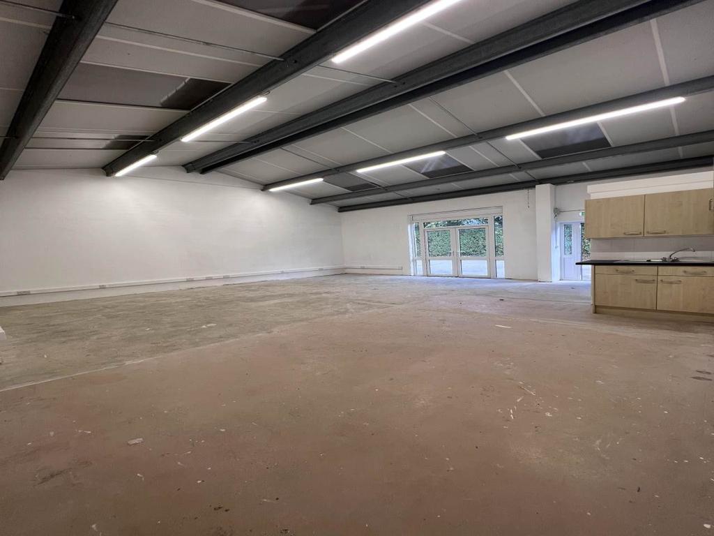 Westfield Court, Westfield Industrial Estate, Midsomer Norton Property £750 pcm (£173 pw)