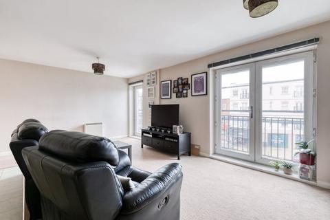 2 bedroom apartment for sale - Auckland House, Walton-on-Thames