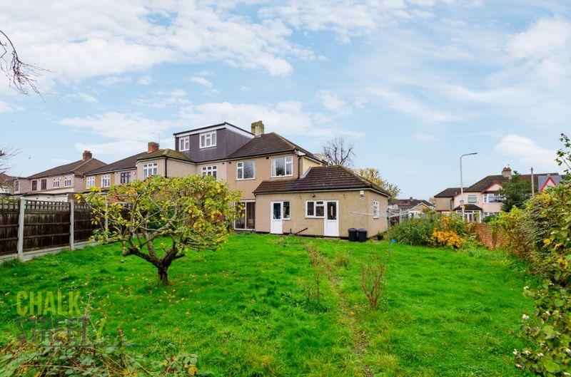 Cecil Avenue, Hornchurch, RM11 3 bed semidetached house for sale £