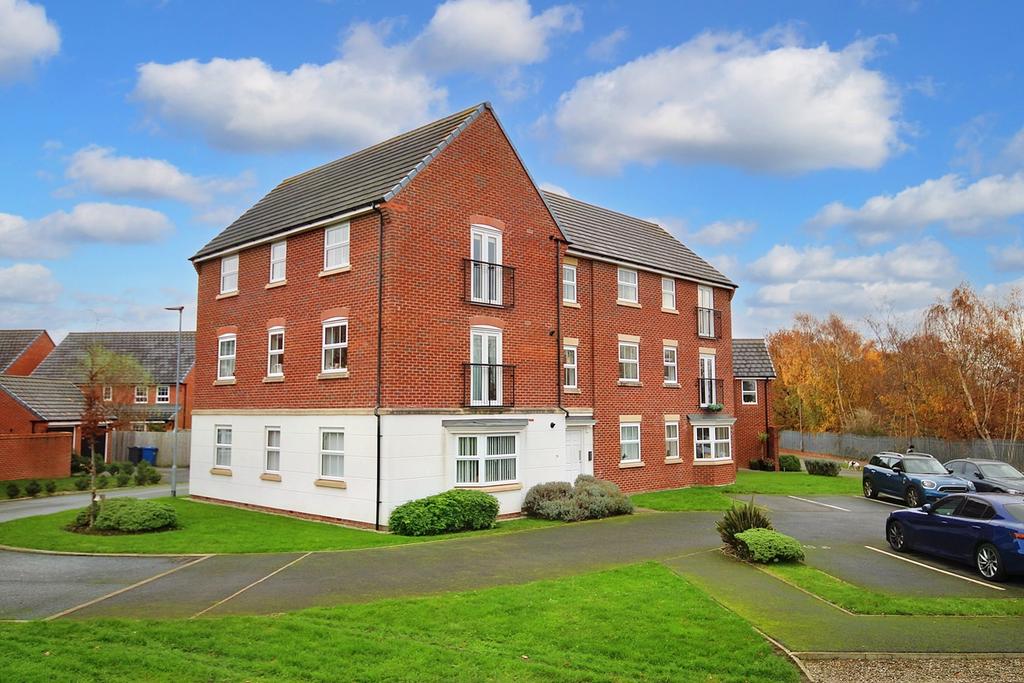 Blue Lake Gardens, Great Sankey... 2 bed apartment £145,000