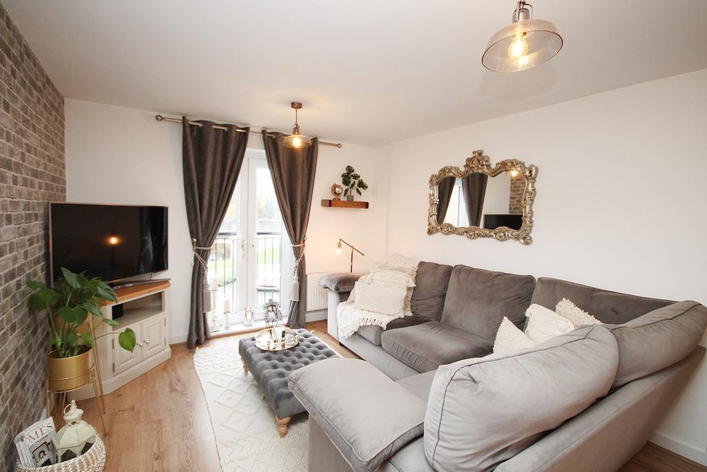 Blue Lake Gardens, Great Sankey... 2 bed apartment £145,000