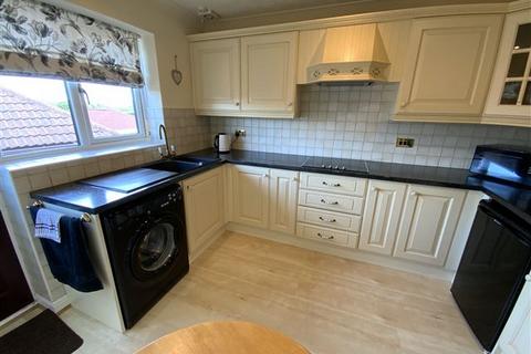 3 bedroom bungalow to rent, Peck Mill View, Kiveton Park Station, Sheffield, S26 6UY