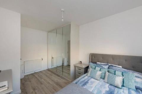 3 bedroom terraced house to rent - Avenue Road, London