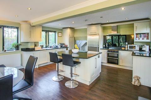 4 bedroom detached house for sale - Turners Hill Road, East Grinstead, RH19