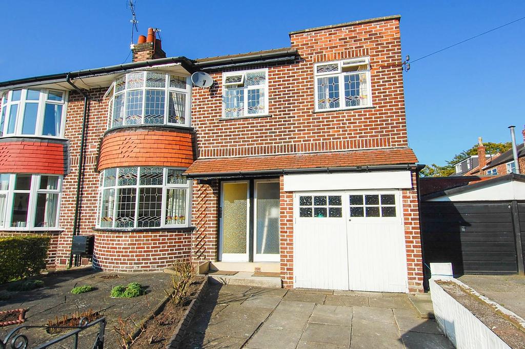 Thorne Avenue, Urmston, Manchester, M41 2 bed apartment £800 pcm (£185 pw)