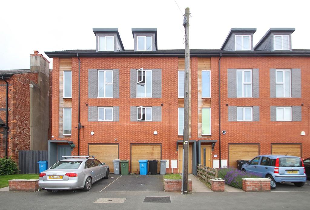 East Union Street, Old Trafford... 4 bed townhouse £1,500 pcm (£346 pw)