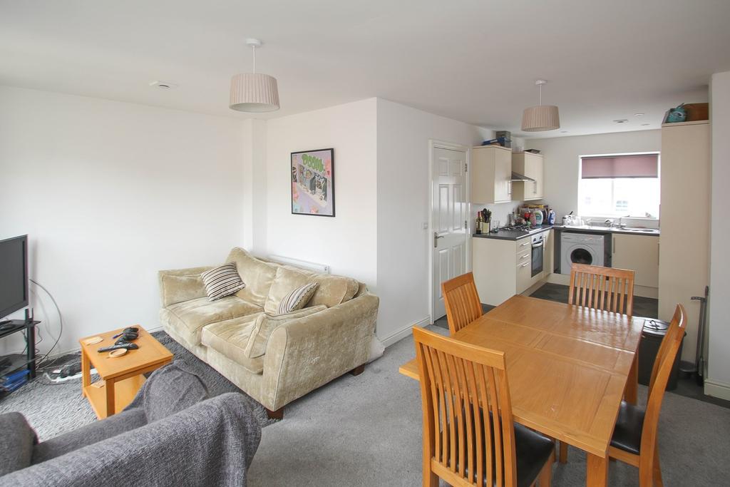 East Union Street, Old Trafford... 4 bed townhouse £1,500 pcm (£346 pw)