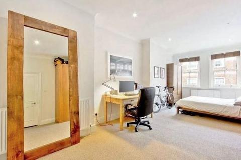 3 bedroom apartment to rent, Weymouth Mews, London, W1G