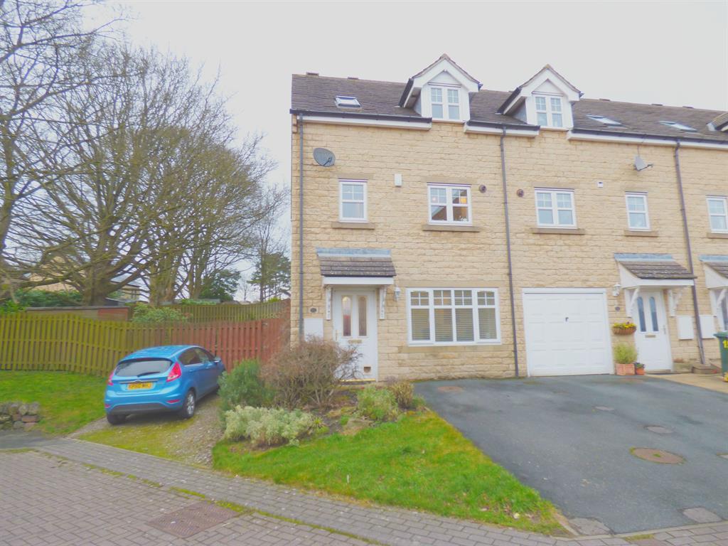 Whitestone Drive, East Morton 3 bed end of terrace house to rent £