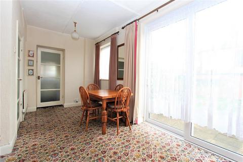 80 York Road, Chingford, London, E4 8LA