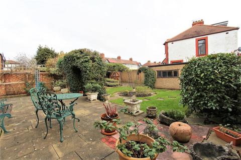 80 York Road, Chingford, London, E4 8LA