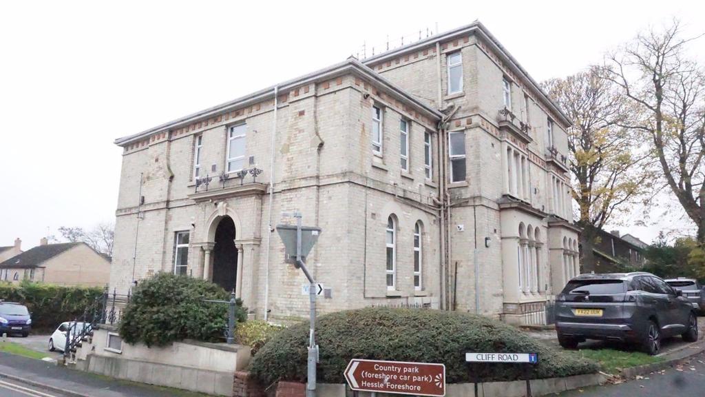 7 Dykes House, Cliff Road, Hessle, HU13 0HA 2 bed flat £595 pcm (£137 pw)