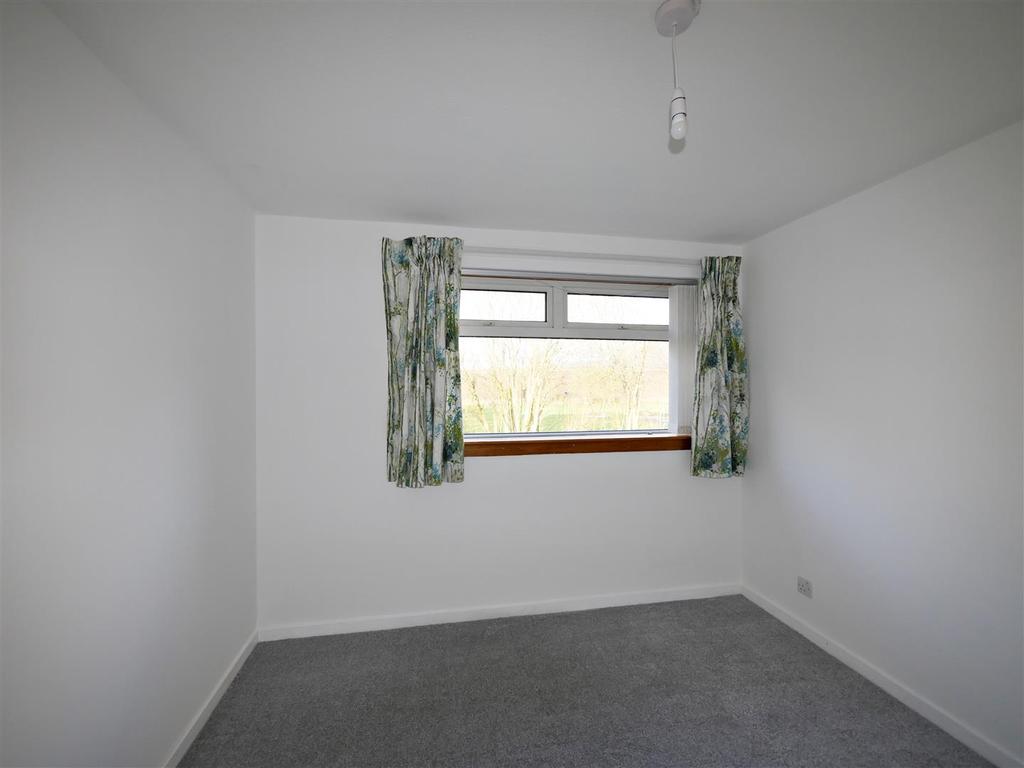 Thornwood Avenue, Lenzie, Glasgow 3 bed semidetached house £1,100 pcm (£254 pw)