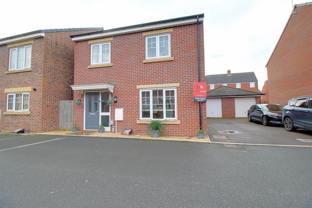 Canal Court, Hempsted, Gloucester 4 bed detached house for sale £350,000