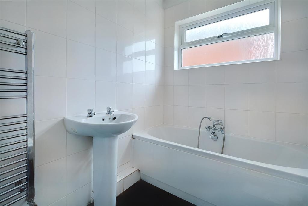 DSC 3721 Bathroom.jpeg