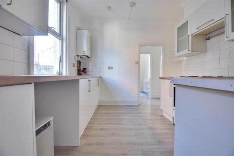 2 bedroom flat for sale - Arnside Road, St. Leonards-On-Sea