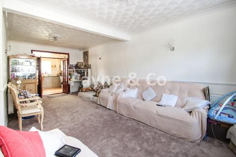 4 bedroom terraced house for sale - Hertford Road, NEWBURY PARK, IG2