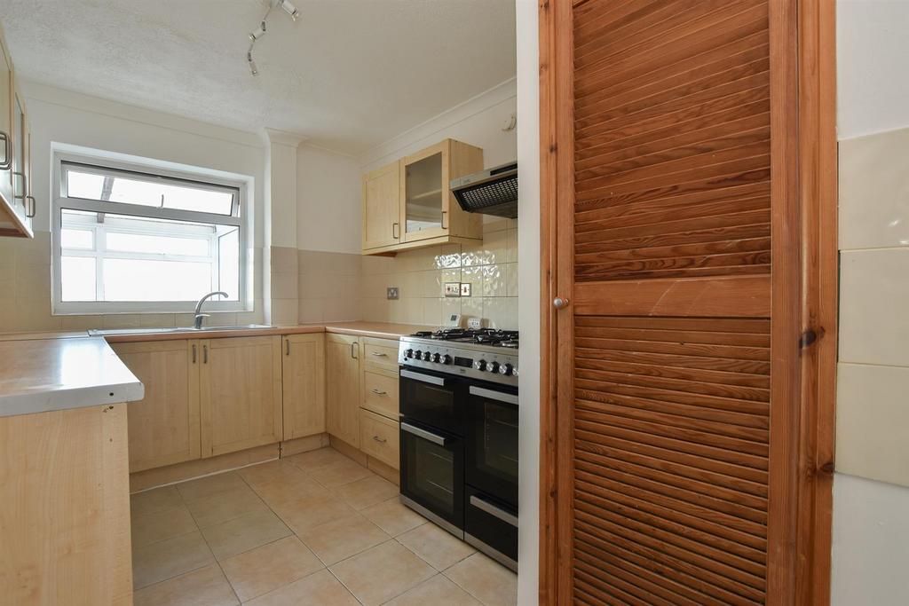Tenterden Rise, Hastings 3 bed end of terrace house for sale £300,000