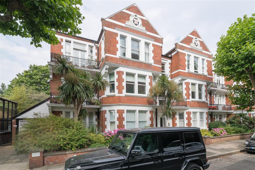 Riverview Gardens, Barnes, SW13 3 bed apartment £3,000 pcm (£692 pw)