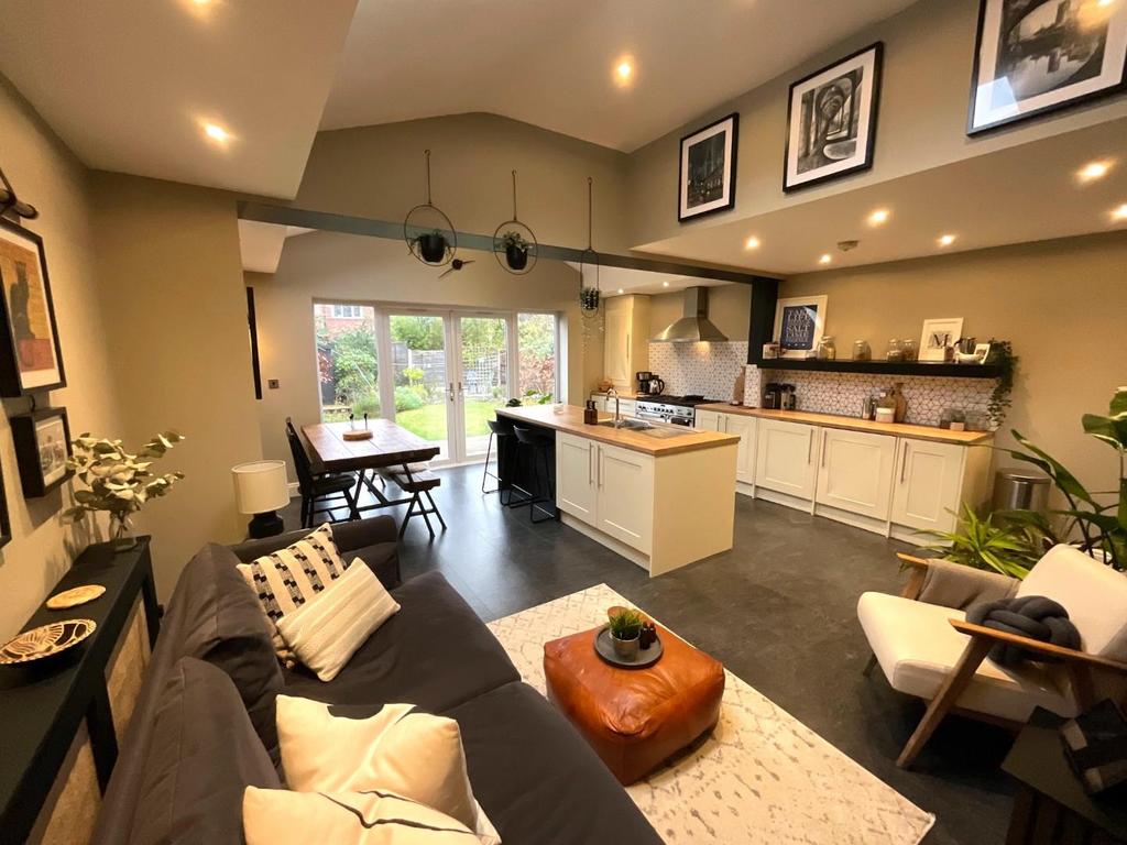 Roseland Avenue, Didsbury 3 bed semidetached house £650,000