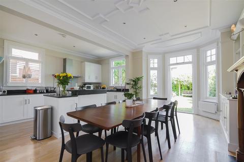 8 Kitson Road, London, SW13 9HJ