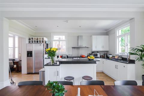 8 Kitson Road, London, SW13 9HJ