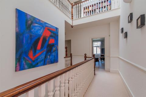 8 Kitson Road, London, SW13 9HJ