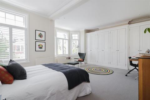 8 Kitson Road, London, SW13 9HJ