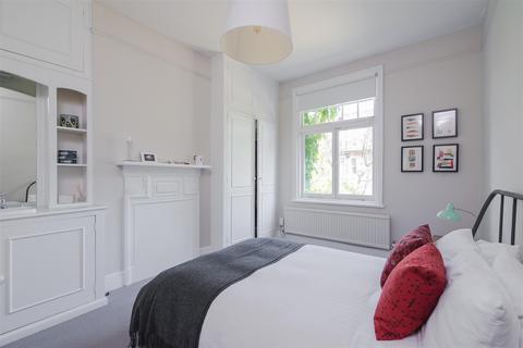 8 Kitson Road, London, SW13 9HJ