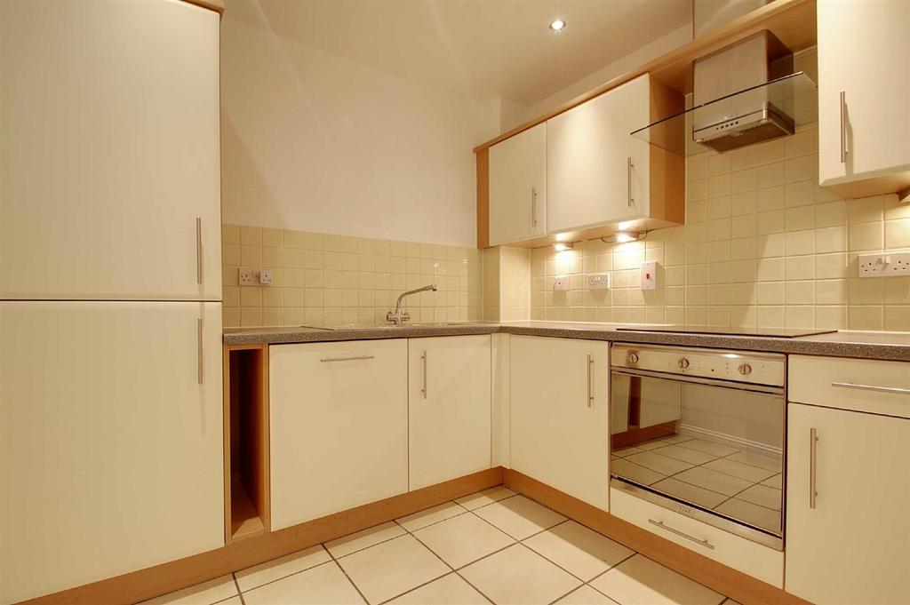 Longman Court, Apsley Lock 2 bed apartment £1,475 pcm (£340 pw)