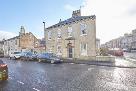 3 bedroom end of terrace house to rent - Scarcroft Road, York