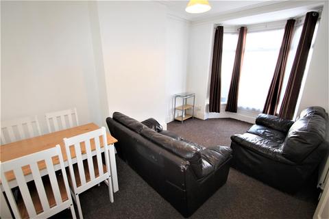 4 bedroom terraced house to rent - Margate Road