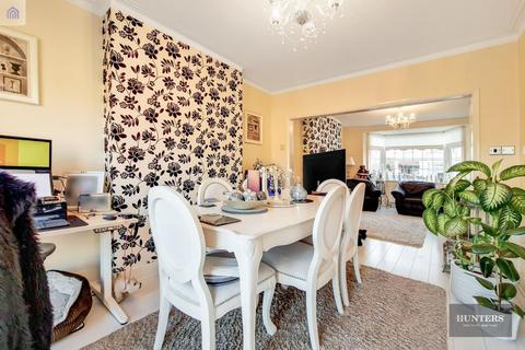 22 Willow Road, Romford, RM6 6UT