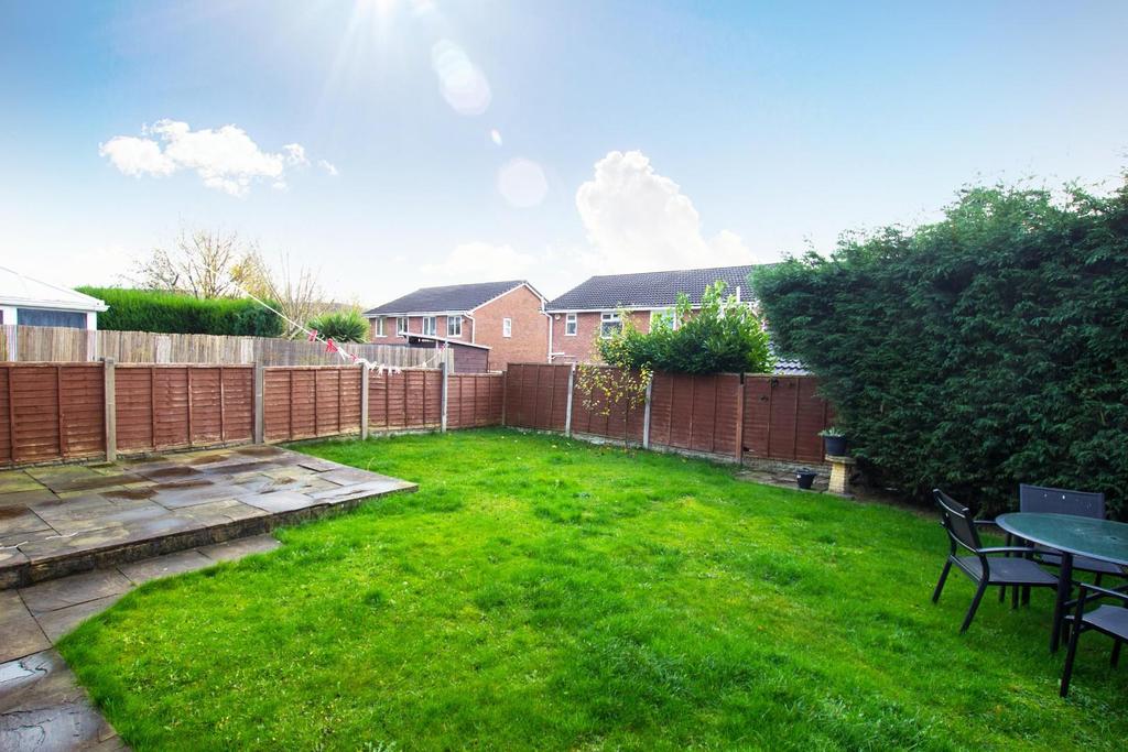 Prunella Drive, Lower Darwen, Darwen 3 bed detached house £1,100 pcm