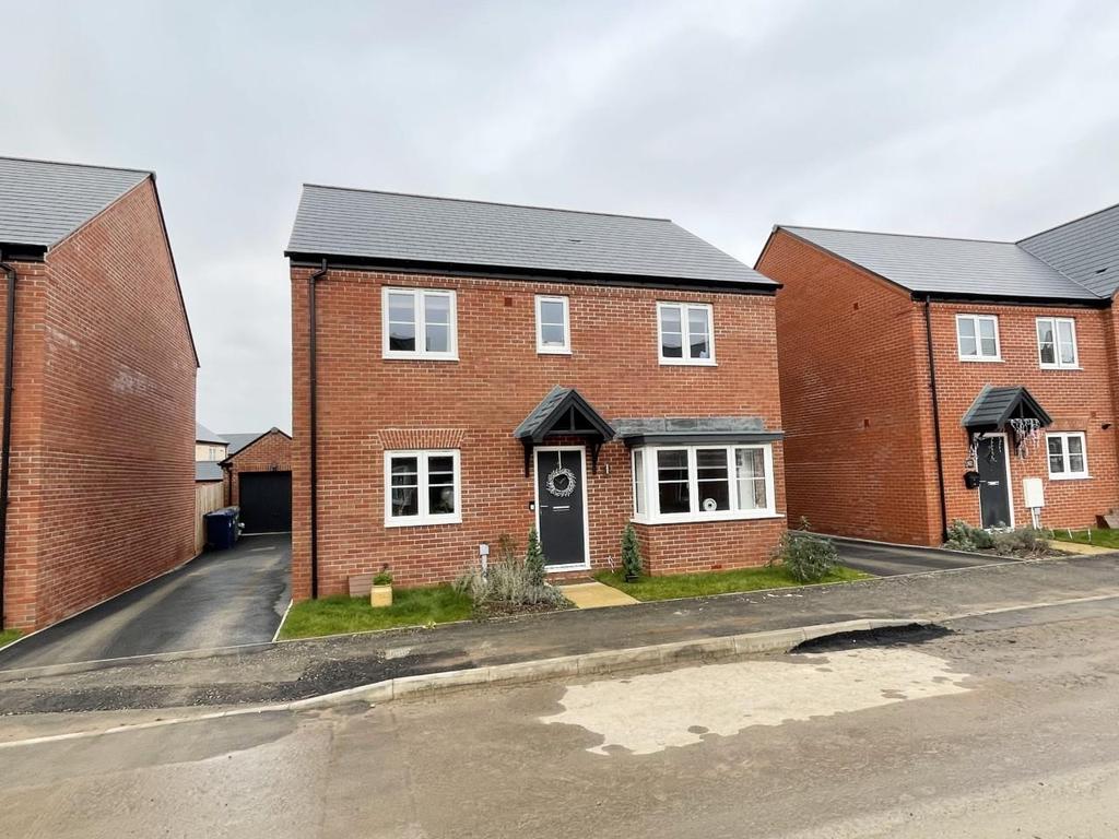 Ironbridge Road, Twigworth, Gloucester 4 bed detached house for sale