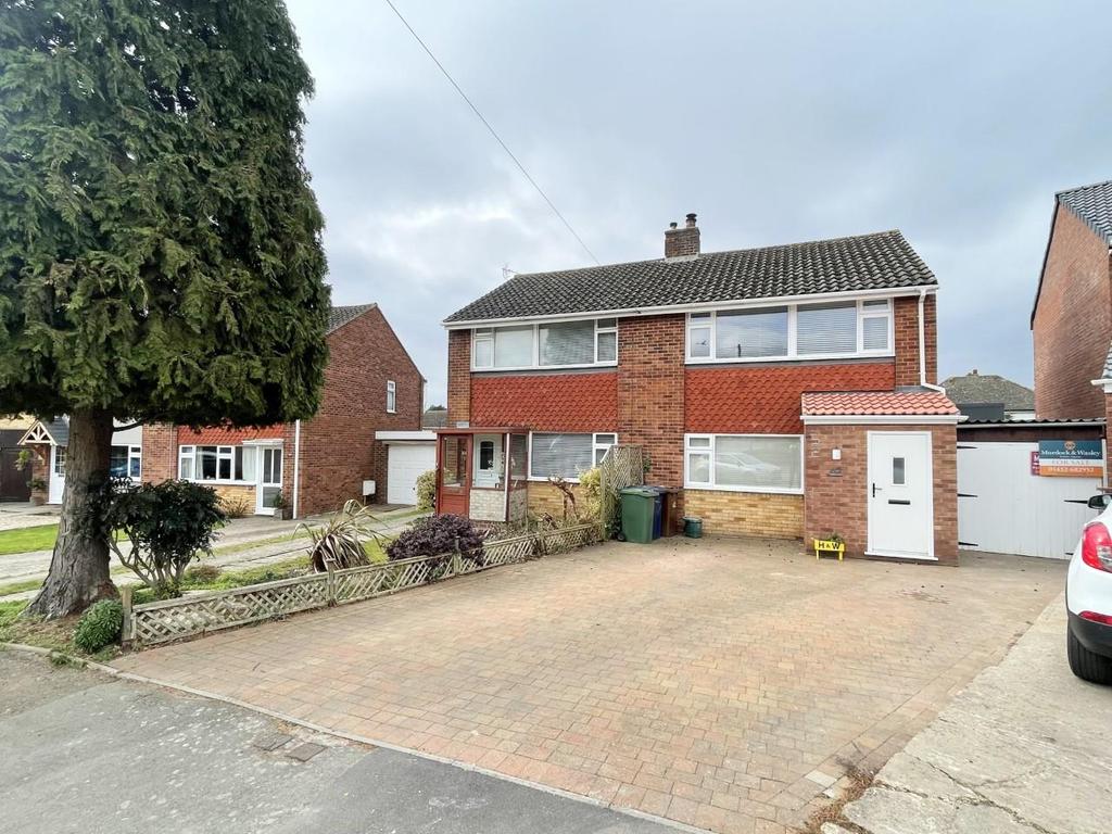 Boverton Avenue, Brockworth, Gloucester 3 bed semidetached house £
