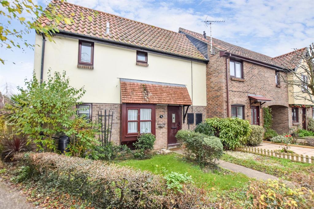 Carisbrooke Drive, South Woodham Ferrers 2 bed terraced house £299,995
