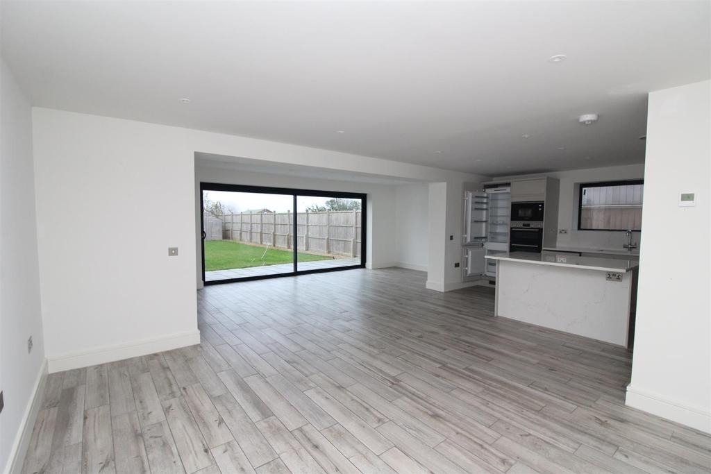 Cheddington Lane, Long Marston, Tring 3 bed house £1,700 pcm (£392 pw)