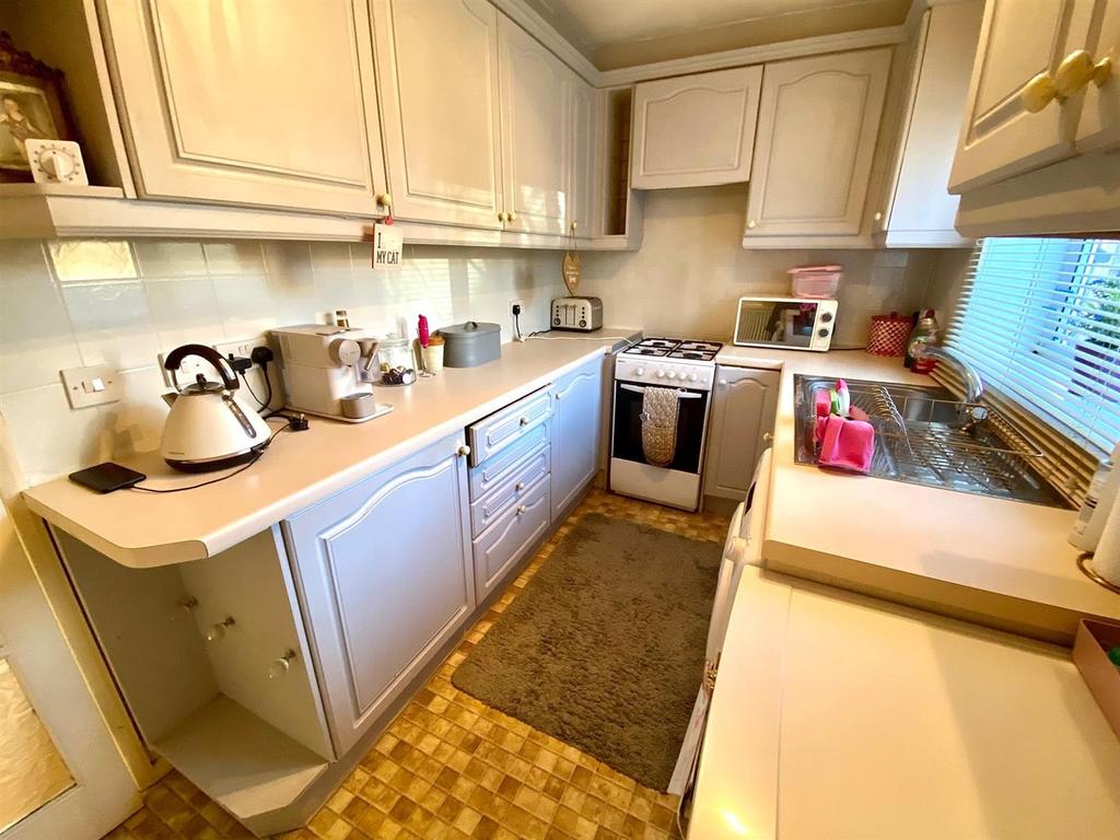 Norman Drive, Mirfield 2 bed semidetached house £147,500